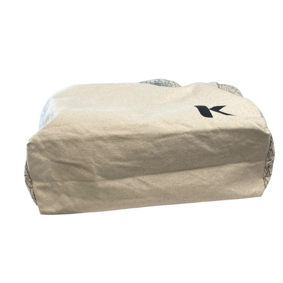 KEVIN.MURPHY Carry all the Way Limited Edition Canvas Tote - Picture 4 of 8